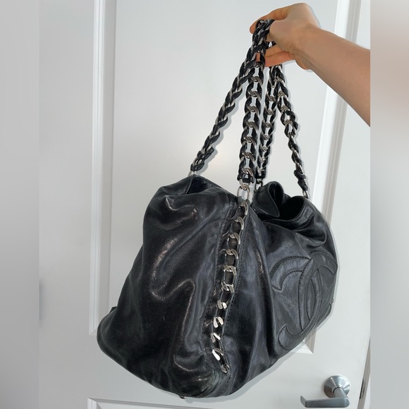 Chanel Large E/W Modern Chain Tote - Picture 4 of 6